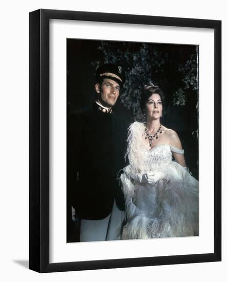 55 DAYS IN PEKING, 1963 directed by NICOLAS RAY with Charlton Heston / Ava Gardner (photo)-null-Framed Photo