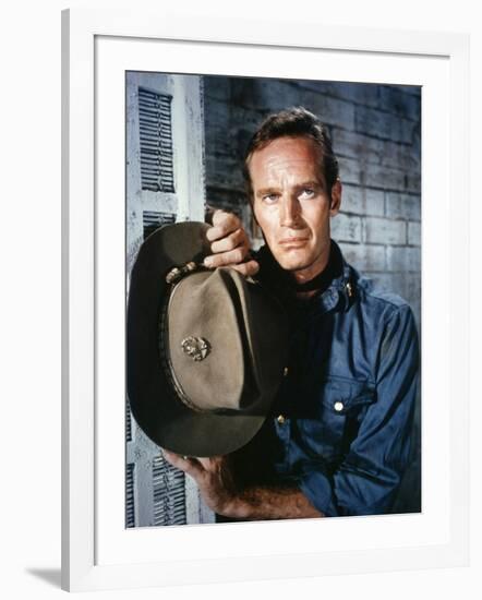 55 DAYS IN PEKING, 1963 directed by NICOLAS RAY with Charlton Heston (photo)-null-Framed Photo