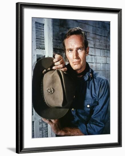 55 DAYS IN PEKING, 1963 directed by NICOLAS RAY with Charlton Heston (photo)-null-Framed Photo