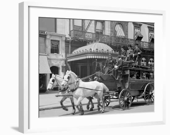 A 5th Ave. (Fifth Avenue) Stage, New York, N.Y.-null-Framed Photo