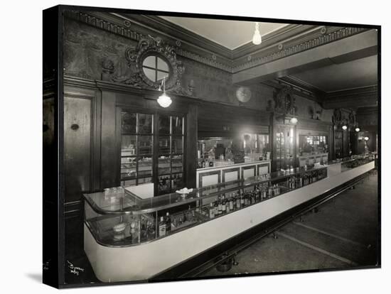 A Bar at the Robert Treat Hotel, Newark, New Jersey, 1916-Byron Company-Stretched Canvas