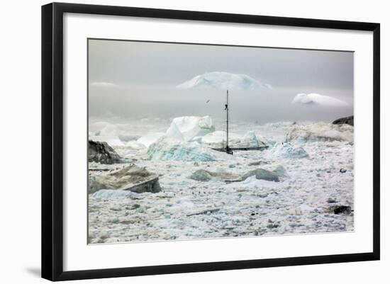 A Boat Sailing on the Pack Ice, Disko Bay, Ilulissat, Groenland-Françoise Gaujour-Framed Photographic Print