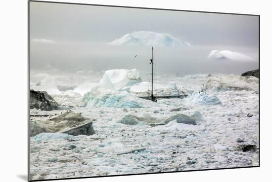 A Boat Sailing on the Pack Ice, Disko Bay, Ilulissat, Groenland-Françoise Gaujour-Mounted Photographic Print