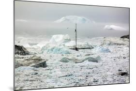 A Boat Sailing on the Pack Ice, Disko Bay, Ilulissat, Groenland-Françoise Gaujour-Mounted Photographic Print
