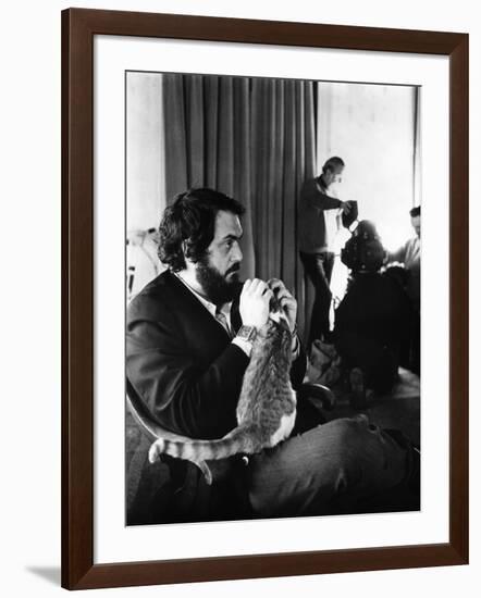 A CLOCKWORK ORANGE, 1971 directed by STANKEY KUBRICK On the set, Stanley Kubrick (b/w photo)-null-Framed Photo