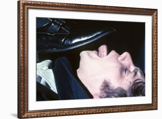 A CLOCKWORK ORANGE, 1971 directed by STANLEY KUBRICK with Malcolm McDowell (photo)-null-Framed Photo