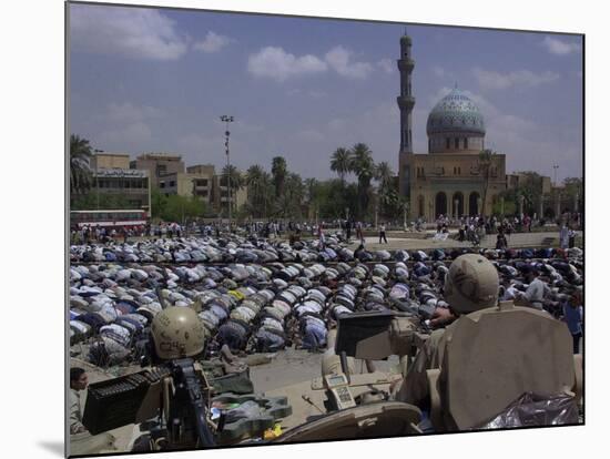 A Crowd of Iraqi Protesters Pray in Front of a U.S. Military Checkpoint-null-Mounted Photographic Print