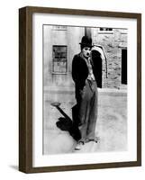 A Dog 's Life by and with Charlie Chaplin (The Tramp), 1918-null-Framed Photo