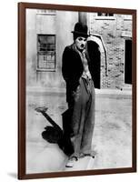 A Dog 's Life by and with Charlie Chaplin (The Tramp), 1918-null-Framed Photo