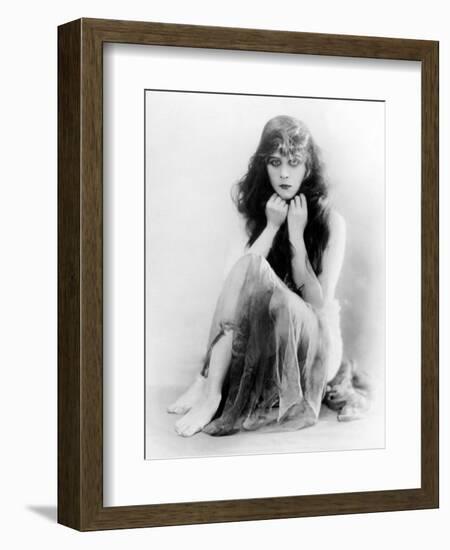 A Fool There Was, 1915-null-Framed Photographic Print