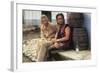 A la poursuite du diamant vert Romancing the stone by Robert Zemeckis with Kathleen Turner and Mich-null-Framed Photo