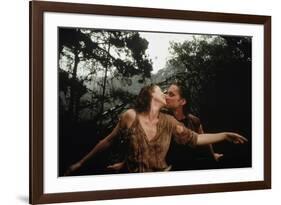 A la poursuite du diamant vert Romancing the stone by Robert Zemeckis with Kathleen Turner and Mich-null-Framed Photo