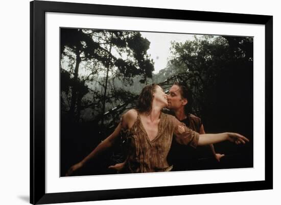 A la poursuite du diamant vert Romancing the stone by Robert Zemeckis with Kathleen Turner and Mich-null-Framed Photo