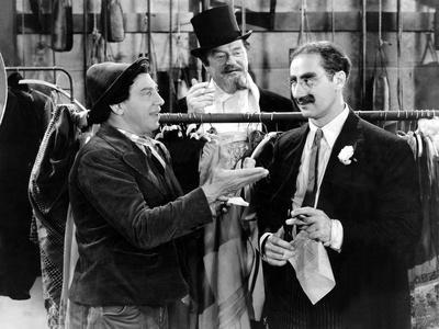 https://imgc.allpostersimages.com/img/posters/a-night-at-the-opera-chico-marx-sig-rumann-groucho-marx-1935-negoitating-the-contract_u-L-PH4LSF0.jpg?artPerspective=n