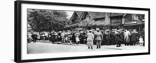 A Queue for the Zoo on a National Holiday, London, 1926-1927-null-Framed Giclee Print