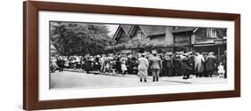 A Queue for the Zoo on a National Holiday, London, 1926-1927-null-Framed Giclee Print