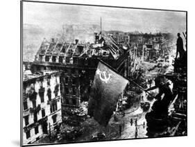 A Russian Sergeant Raises the Soviet Flag over the Reichstag, Berlin, 1945-null-Mounted Premium Photographic Print