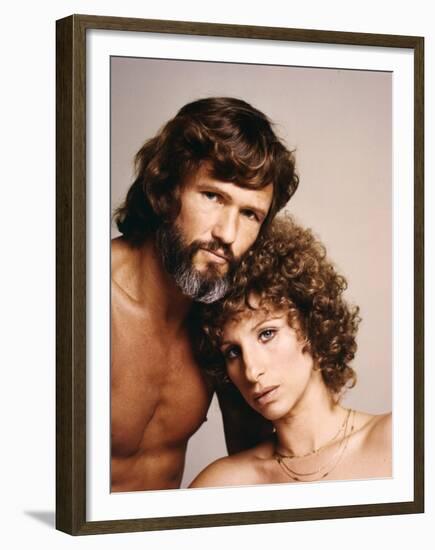 A STAR IS BORN, 1976 directed by FRANK PIERSON with Kris Kristofferson and Barbra Streisand (photo)-null-Framed Photo