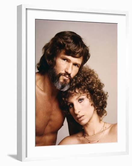 A STAR IS BORN, 1976 directed by FRANK PIERSON with Kris Kristofferson and Barbra Streisand (photo)-null-Framed Photo