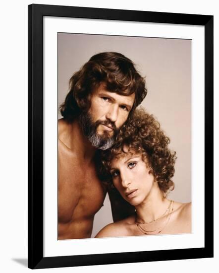 A STAR IS BORN, 1976 directed by FRANK PIERSON with Kris Kristofferson and Barbra Streisand (photo)-null-Framed Photo