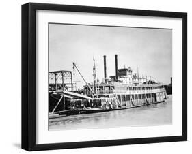 A Stern-Wheeler Loaded with Cotton Bales at New Orleans, C.1900 (B/W Photo)-American-Framed Giclee Print