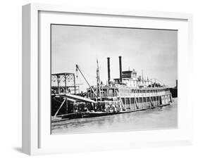 A Stern-Wheeler Loaded with Cotton Bales at New Orleans, C.1900 (B/W Photo)-American-Framed Giclee Print