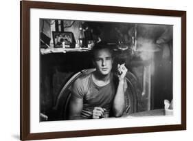 A STREETCAR NAMED DESIRE, 1951 directed by ELIA KAZAN with Marlon Brando (b/w photo)-null-Framed Photo