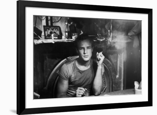 A STREETCAR NAMED DESIRE, 1951 directed by ELIA KAZAN with Marlon Brando (b/w photo)-null-Framed Photo