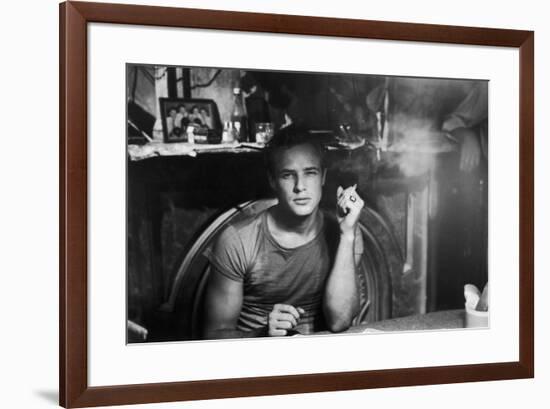 A STREETCAR NAMED DESIRE, 1951 directed by ELIA KAZAN with Marlon Brando (b/w photo)-null-Framed Photo