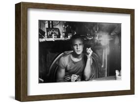 A STREETCAR NAMED DESIRE, 1951 directed by ELIA KAZAN with Marlon Brando (b/w photo)-null-Framed Photo