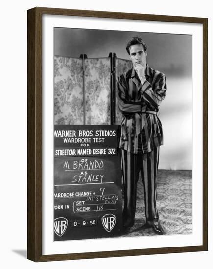 A STREETCAR NAMED DESIRE, 1951 directed by ELIA KAZAN with Marlon Brando (b/w photo)-null-Framed Photo