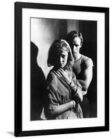 A STREETCAR NAMED DESIRE, 1951 directed by ELIA KAZAN with Vivien Leigh and Marlon Brando (b/w phot-null-Framed Photo