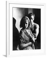 A STREETCAR NAMED DESIRE, 1951 directed by ELIA KAZAN with Vivien Leigh and Marlon Brando (b/w phot-null-Framed Photo