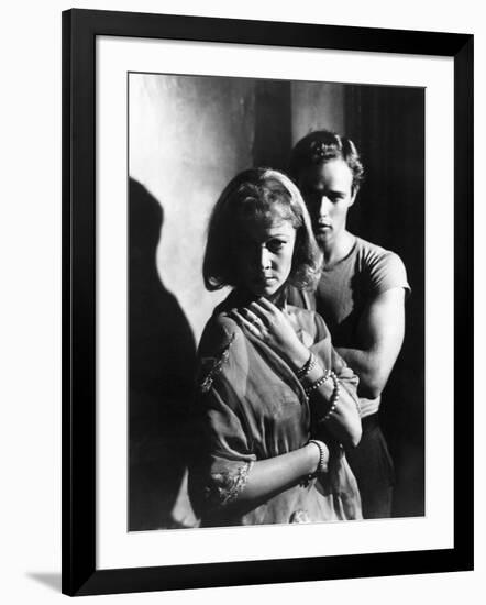 A STREETCAR NAMED DESIRE, 1951 directed by ELIA KAZAN with Vivien Leigh and Marlon Brando (b/w phot-null-Framed Photo