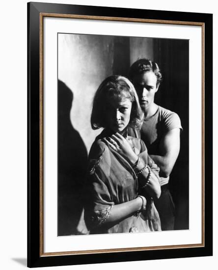 A STREETCAR NAMED DESIRE, 1951 directed by ELIA KAZAN with Vivien Leigh and Marlon Brando (b/w phot-null-Framed Photo