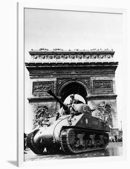 A Tank of the French Armored Division Passes by the Arc De Triomphe-null-Framed Photographic Print