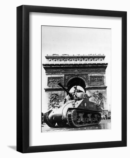 A Tank of the French Armored Division Passes by the Arc De Triomphe-null-Framed Photographic Print