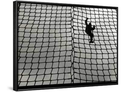 'A US Army Soldier-In-Training Makes Her Way Down the Rope Ladder at ...