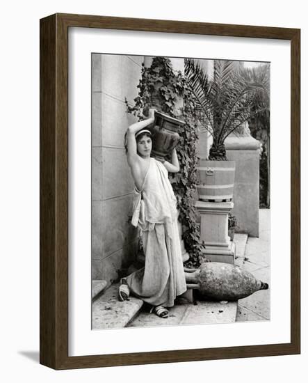 A Young Woman Carrying a Roman Vase on Her Shoulder, 1902-1903-Antonio Canovas-Framed Giclee Print