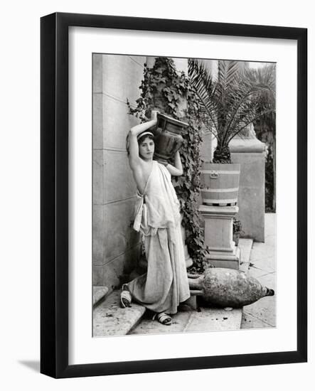 A Young Woman Carrying a Roman Vase on Her Shoulder, 1902-1903-Antonio Canovas-Framed Giclee Print