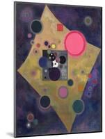 Accent En Rose, 1926-Wassily Kandinsky-Mounted Giclee Print