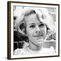 Accident, Delphine Seyrig, 1967-null-Framed Premium Photographic Print