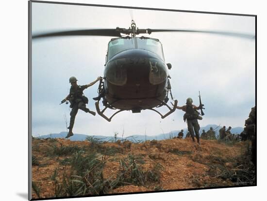 Action Operation Pegasus: American Soldiers Aiding S. Vietnamese Forces to Lift Siege of Khe Sanh-Larry Burrows-Mounted Photographic Print