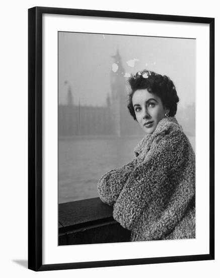 Actress Elizabeth Taylor-null-Framed Premium Photographic Print