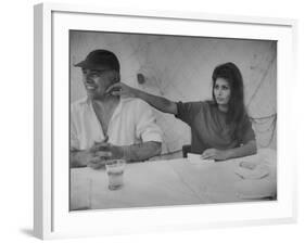 Actress Sophia Loren and Husband, Movie Producer Carlo Ponti Dining at Restaurant-Alfred Eisenstaedt-Framed Premium Photographic Print