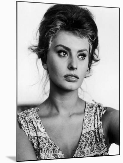 Actress Sophia Loren at Home-Alfred Eisenstaedt-Mounted Premium Photographic Print