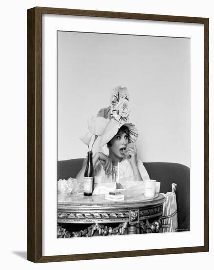 Actress Sophia Loren-Alfred Eisenstaedt-Framed Premium Photographic Print