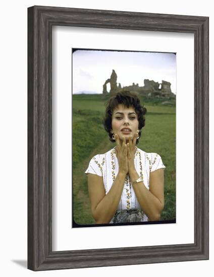 Actress Sophia Loren-Loomis Dean-Framed Photographic Print