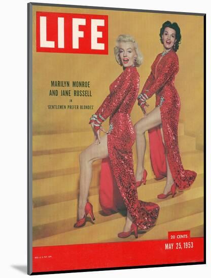 Actresses Marilyn Monroe and Jane Russell in Scene from "Gentlemen Prefer Blondes", May 25, 1953-Ed Clark-Mounted Photographic Print