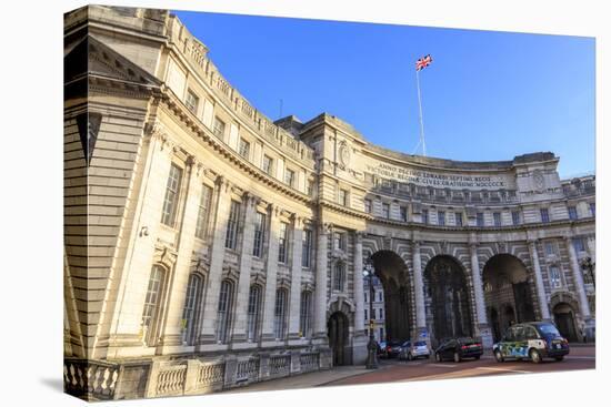 Admiralty Arch with traffic leaving The Mall and Union Flag flying, late autumn sun, London, Englan-Eleanor Scriven-Stretched Canvas